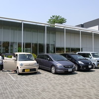 PASTA HOUSE AWkitchen FARM 多摩センター店 - かなり大きい建物です。周囲は造園会社の敷地です。