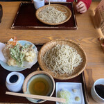 Asama Okina - 天ザル。濃いめの蕎麦つゆも好み