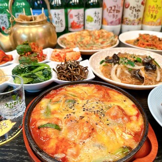 バラエティ豊かな料理＆ボリューム満点の飲み放題付き宴会コース