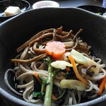 矢の屋 - 山菜そば