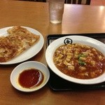 中華食堂 一番館 - 餃子４個と麻婆豆腐