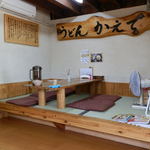 うどん かえで - さすが材木会社の内装ですね