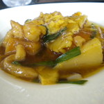 龍天楼 - 週替りセットから選んだ、揚げ豆腐と鶏肉の煮込み。