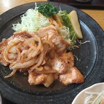 Yamachuu - 大ぶりの豚ロース肉3枚