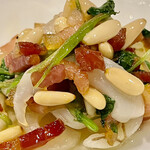 f - 松の実と三関の芹とアオリイカをパンチェッタの脂でコーティング