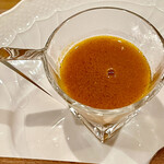 f - 鰆のチュピンはカラブリアのスープ　唐辛子と赤玉葱で鮮やかでコクのあるスープになっています　