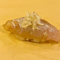 鮨駒 - 鮨駒で一番好きなネタがこのぐじです　パリパリ鱗の食感が堪らない