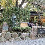 きんじろうカフェ - 二宮金次郎像