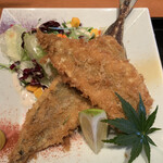 アジフライ(下には骨せんべい)