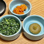 Hakata Mizutaki Sawachou - 水炊きには紅葉おろしに青葱と柚子胡椒が着いています　すぐになくなっちゃうｗ