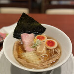 酒肴場 屯 - 津軽煮干し中華蕎麦（味玉入り）¥900