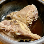 Hakata Mizutaki Sawachou - 骨付きモモ肉の炊き上がりがあまりに美味そうで今写真を見返しても垂涎ものです