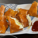 お好み焼き 鉄ちゃん - ポテサラのカリカリチーズ焼き　動画あるんだけどここにアップできないのが残念です