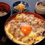 Koubaiya - 特製牛玉とじ丼（八ヶ岳卵使用）