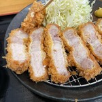 とんかつ 栄ちゃん - レフトサイド。赤身の優しさにひゃっはー
