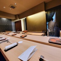 鮨　縁 - カウンター8席で1回転なので予約困難