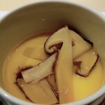 北新地 鮨 栞庵 やましろ - 蒸し物　松茸の茶碗蒸し　