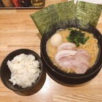 家系ラーメン 頂喜家 長堀橋店 - 