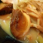 北海道ラーメン信源 - じっくり漬け込んだ味玉