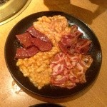 焼肉問屋 牛蔵 - ホルモン盛り合わせ