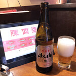 Chinshikai - 中瓶ビール610円。基本的に注文はタブレットでするよう。口頭でも聞いていただけました