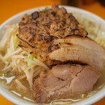 ラーメンエース - ラーメン　にんにく少し、焦がしアブラ