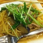 カフェ＆ビア　あるかアるか - 茄子と水菜のオイルパスタ
      量は少なめ。