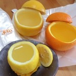 Kuriketto - 頂き物のフルーツゼリー！
                        
                        レモンと、
                        オレンジと、
                        グレープフルーツ！
                        
                        美味〜！
                        