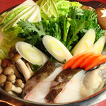 酒菜 - 野菜がたくさん入ったヘルシーな寄せ鍋でほっこり☆
