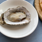 オイスターバール ピトレスク - 牡蠣の白ワイン蒸し