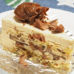 パティスリー イル・プルー・シュル・ラ・セーヌ - 軽く温かい栗のムース