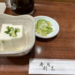 Ikoisushi - 突き出し、で良いのかな。　香の物と小鉢