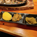 炭焼き大山鶏とあご出汁おでん ごろ兵衛 - ごろ焼きの薬味３種