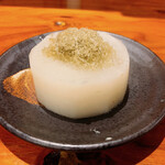 炭焼き大山鶏とあご出汁おでん ごろ兵衛 - あご出汁おでん（だいこん）