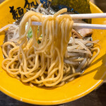 麺処 寅路 - 味噌らー麺(黒)の麺