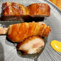 港式料理 鴻禧 - 蜜汁叉焼はスチームコンベンションで。機械の限界でしょうが、もう少しパリッとした焼きが良かった。