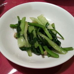五修堂 - 空芯菜と青梗菜の塩炒め大（９００円）。２０１３年５月。