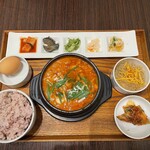 KOREAN BISTRO SO 大丸梅田店 - 豚キムチのスンドゥブセット