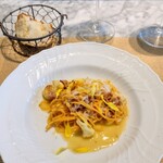 La Brianza - 北海道産タラバガニサルシッチャ蟹の泡タヤリンカリフラワー菊。