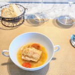 La Brianza - 甘鯛松笠焼きセミドライのアメーラトマトと下仁田ねぎのスープ。