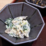 とろろや - 小鉢（揚げ鶏照りマヨ膳）