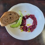 職人館 - ビーツの煮込みとヨーグルト 五穀パン