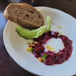 職人館 - ビーツの煮込みとヨーグルト 五穀パン