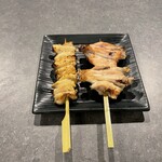 Sumibiyaki Juuhachi - ◆手羽先 と 皮　ジューシーな手羽先とパリパリ食感が美味しい皮⭐︎