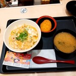 Matsunoya - 朝メニューの玉子丼 290円　無料券のコロッケ