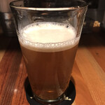 ヒマラヤテーブル - ビアへるん(島根)のペールエール(リアルエールver.)。撃ち抜きでこの量。炭酸ガスを抜いたビールは普段飲むビールとはまた違った味わいに☆ある程度飲んだ後にゆっくり飲むのが良い中継ぎタイプ。