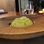 レストラン ナズ - シャインマスカット クロモジの木のオイル 発酵レモンピール ストラッチャテッラチーズ