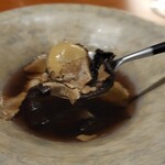 レストラン ナズ - 黄金軍鶏コンソメ 発酵した蓮根 ごぼう 里芋ラビオリ トリュフ