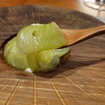 レストラン ナズ - シャインマスカット クロモジの木のオイル 発酵レモンピール ストラッチャテッラチーズ