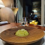 レストラン ナズ - シャインマスカット クロモジの木のオイル 発酵レモンピール ストラッチャテッラチーズ